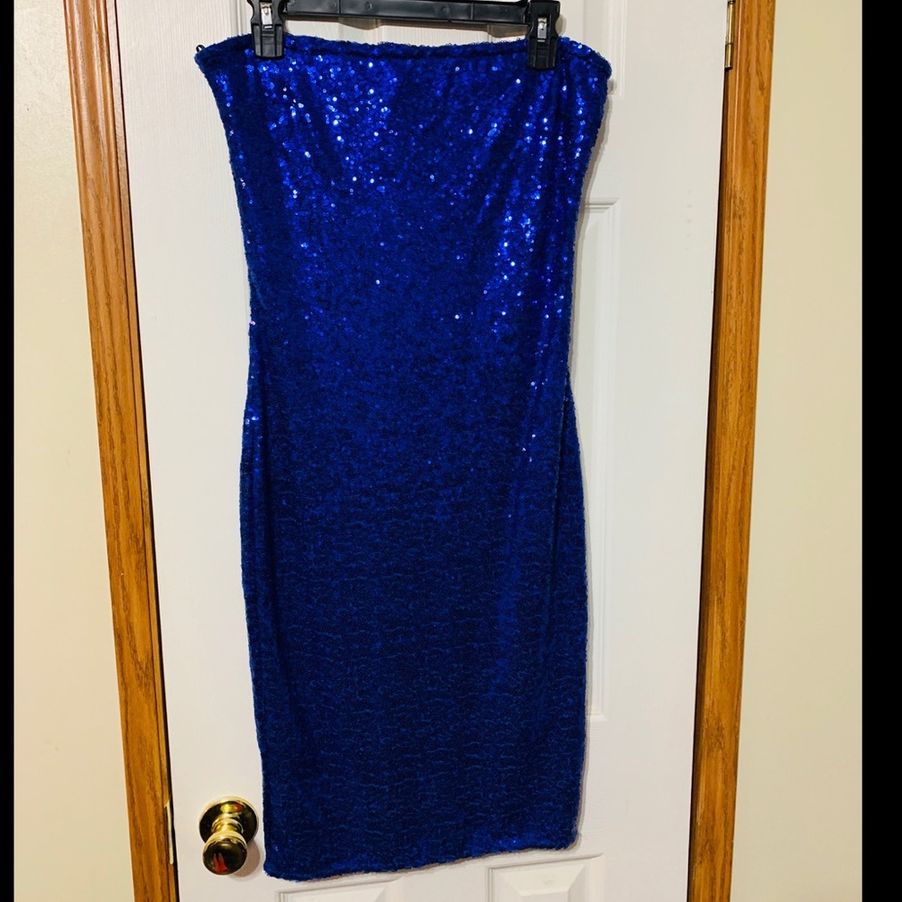 Fashion Nova -Sequin dress (SOLD)